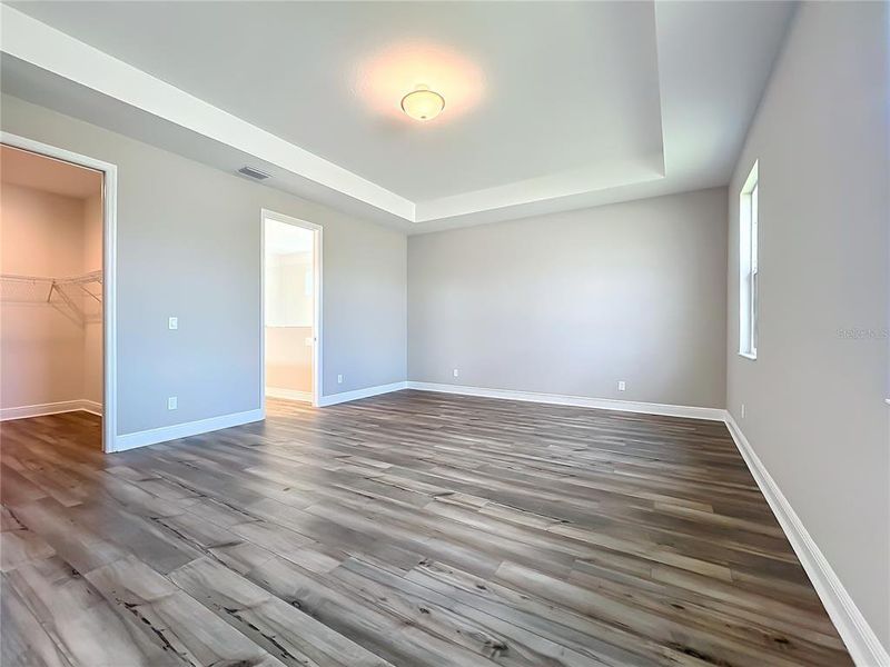 Spacious, unfurnished interior of a new home in Watercolor Place, Bradenton (Image 40).