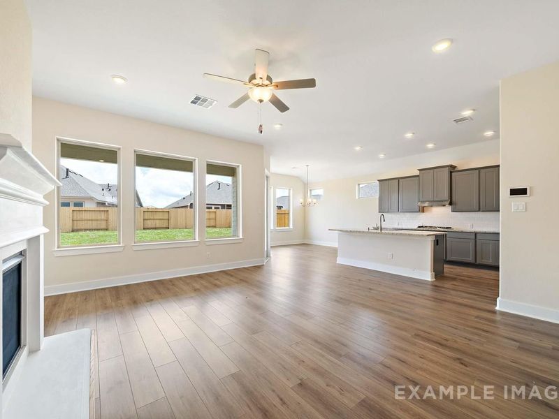 Spacious, unfurnished interior of a new home in Lago Mar, Texas City (Image 17).