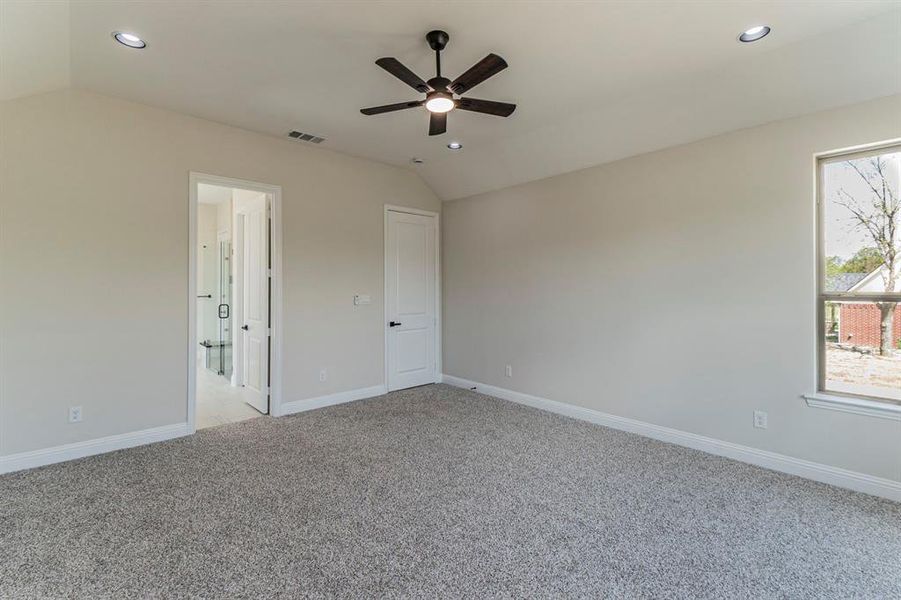 Spacious, unfurnished interior of a new home in , Van Alstyne (Image 13).