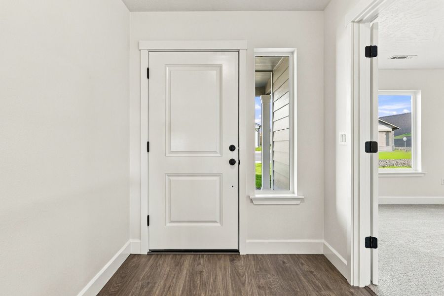 Spacious, unfurnished interior of a new home in Upland Meadows, Hermiston (Image 25).