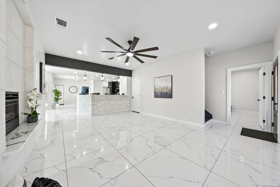 Spacious, unfurnished interior of a new home in , Natalia (Image 31).