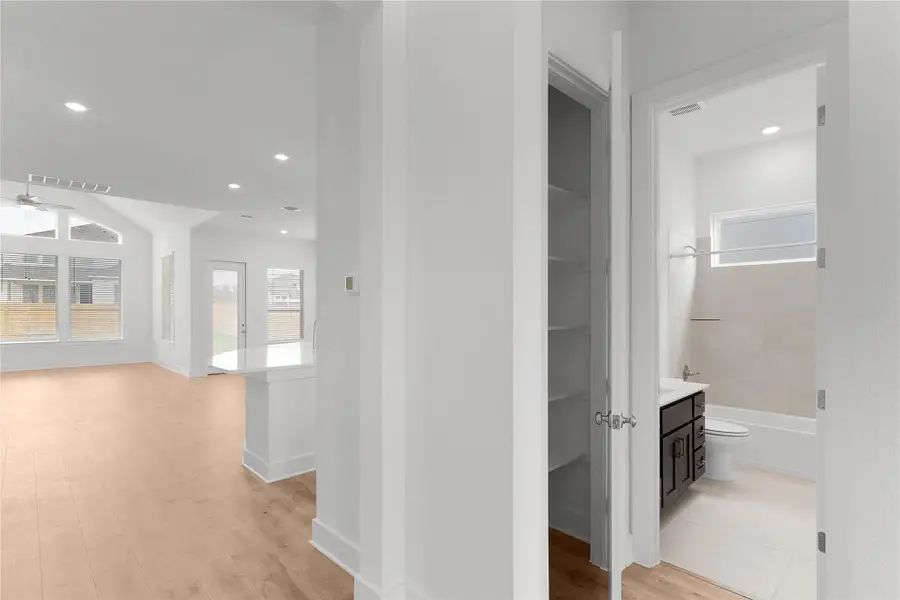 REPRESENTATIVE OF FLOOR PLAN ONLY REPRESENTATIVE OF FLOOR PLAN ONLY