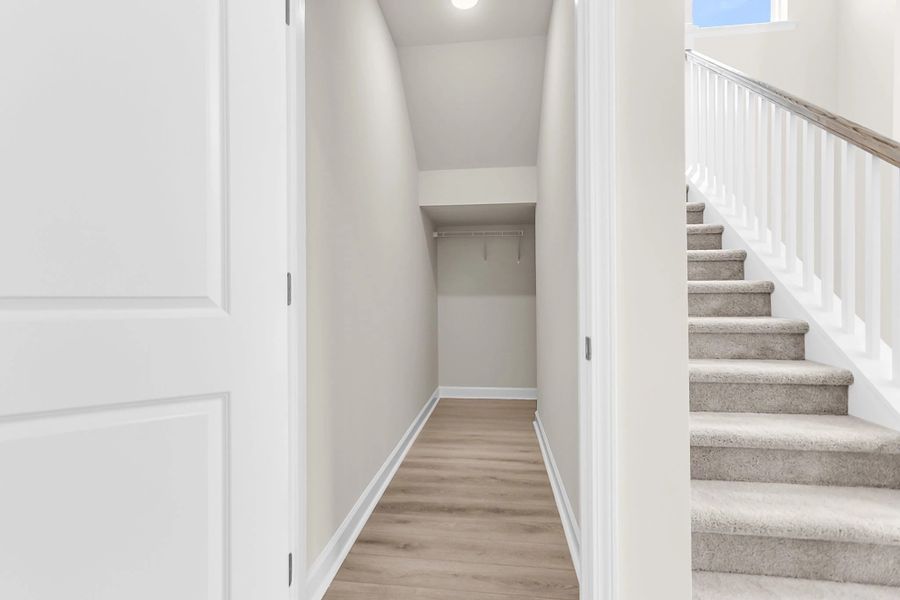Similar Monroe floorplan with Timeless Collection. Features and finishes vary.