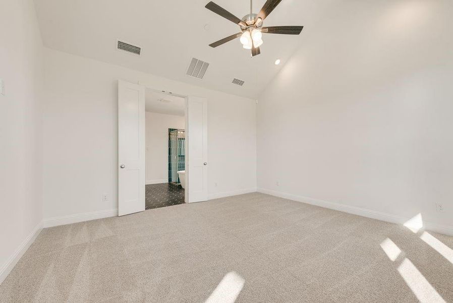 Spacious, unfurnished interior of a new home in Cedar Ridge Estates, Grand Prairie (Image 30). Spacious, unfurnished interior of a new home in Cedar Ridge Estates, Grand Prairie (Image 30).