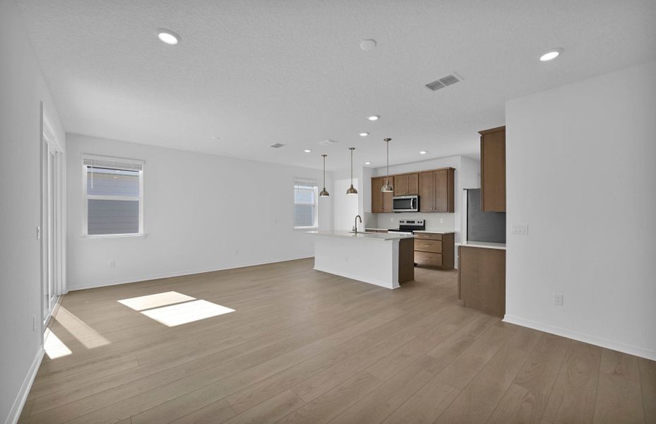 Spacious, unfurnished interior of a new home in Murray Farms, Middleburg (Image 16).