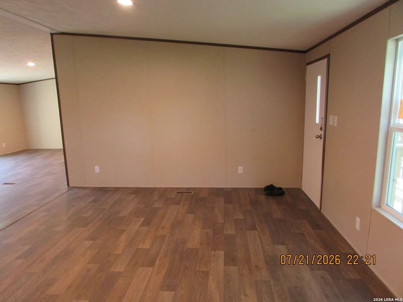 Spacious, unfurnished interior of a new home in , San Antonio (Image 7).
