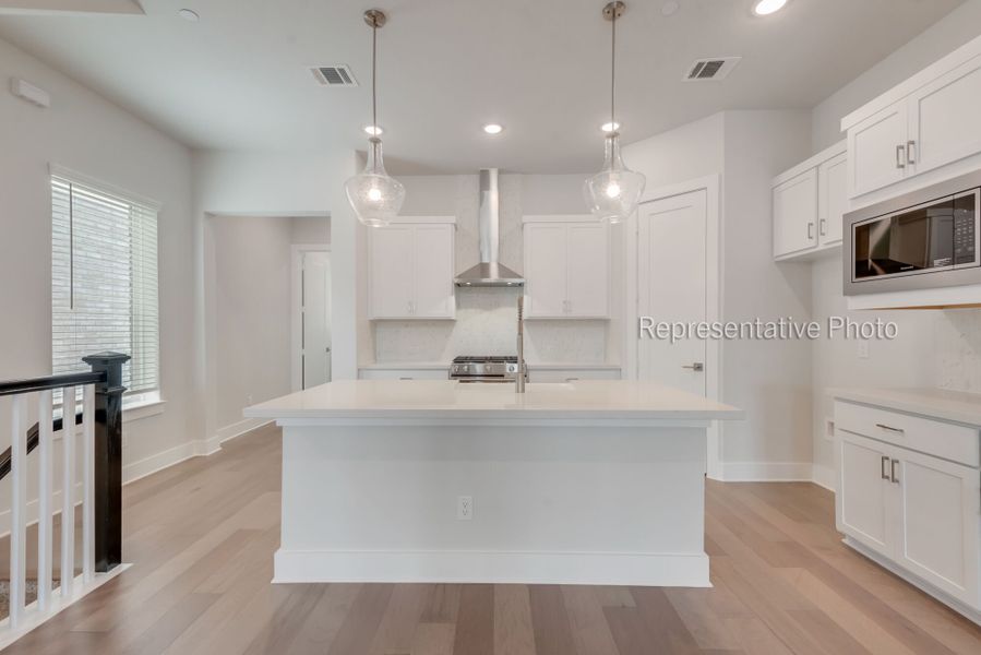 Photo representation of the Aberdeen II floorplan. Colors, finishes and options will vary. Photo representation of the Aberdeen II floorplan. Colors, finishes and options will vary.