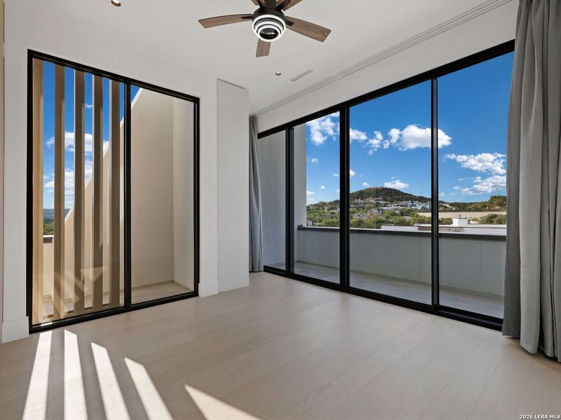 Spacious, unfurnished interior of a new home in , San Antonio (Image 21).