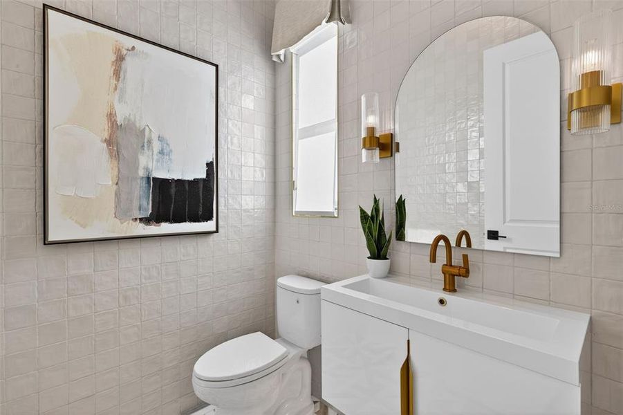 Furnished interior view inside a new home in , Sarasota (Image 30).