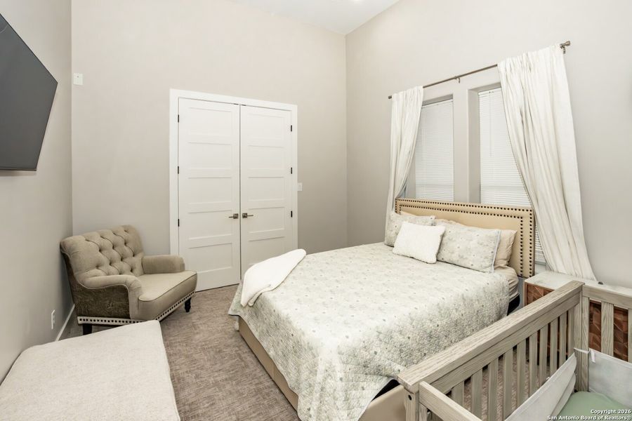 Furnished interior view inside a new home in , Bandera (Image 6).