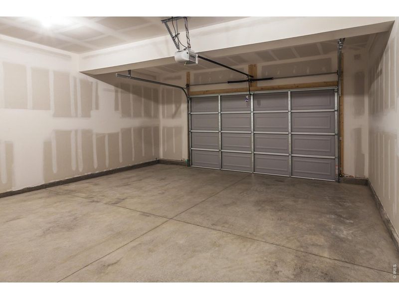 Spacious, unfurnished interior of a new home in , Timnath (Image 29).