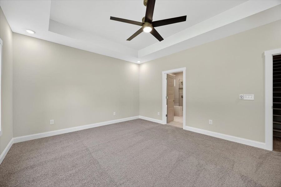 Spacious, unfurnished interior of a new home in White Oaks, The Rock (Image 33).