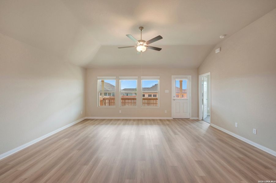 Spacious, unfurnished interior of a new home in Greenspoint Heights, Seguin (Image 24).