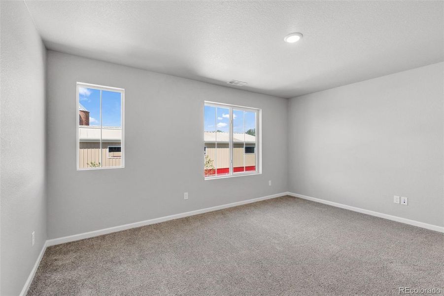 Spacious, unfurnished interior of a new home in Spring Valley, Longmont (Image 22).