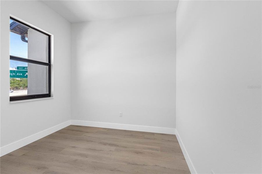 Spacious, unfurnished interior of a new home in , Tampa (Image 30).