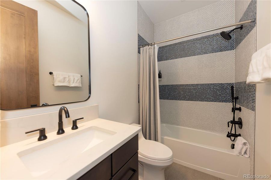 Furnished interior view inside a new home in , Breckenridge (Image 6).