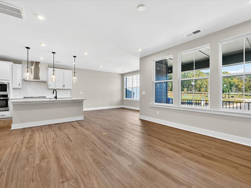Spacious, unfurnished interior of a new home in Seven Oaks, Belmont (Image 10).
