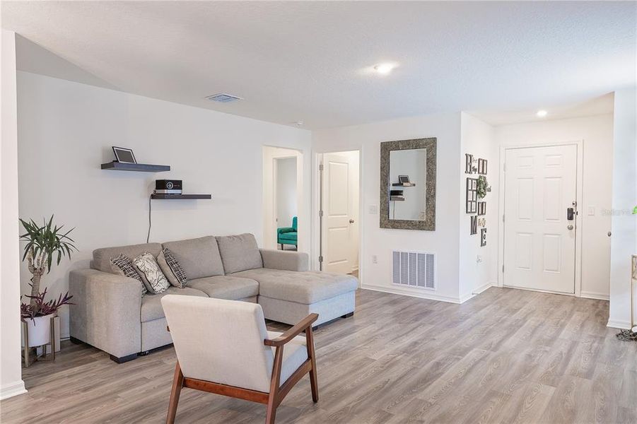 Furnished interior view inside a new home in Eagle Hammock, Eagle Lake (Image 14).