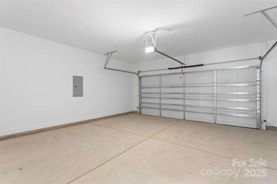 Spacious, unfurnished interior of a new home in , Kannapolis (Image 27).