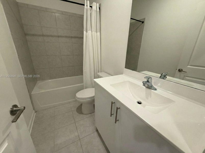 Furnished interior view inside a new home in , Pembroke Pines (Image 7).