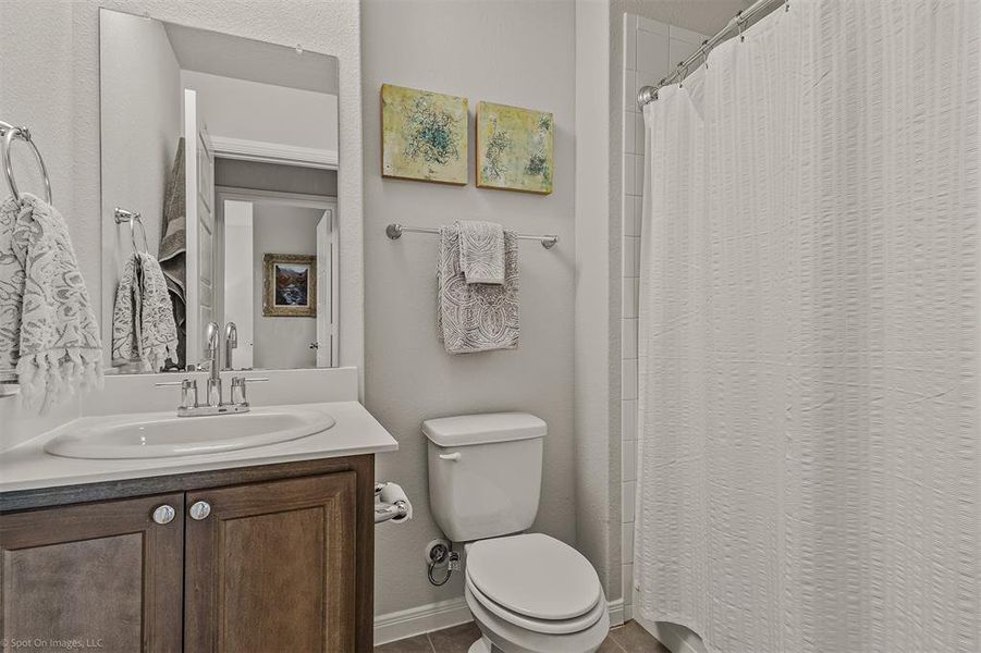 Furnished interior view inside a new home in , Wylie (Image 10).