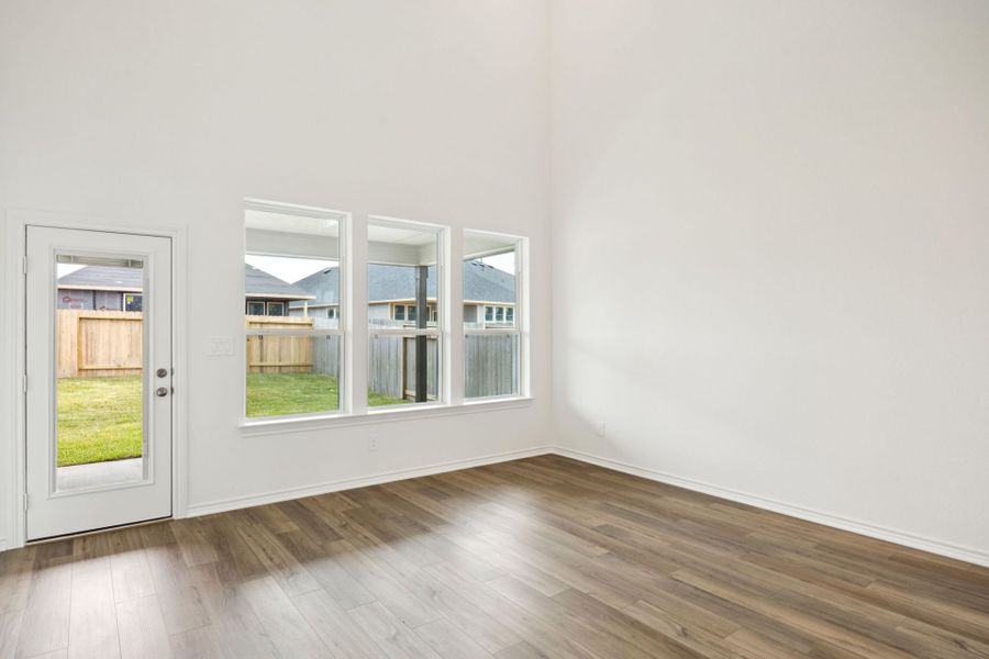 Spacious, unfurnished interior of a new home in Montgomery Bend, Montgomery (Image 27).
