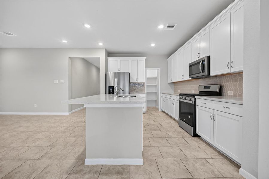 Furnished interior view inside a new home in , Texas City (Image 17).