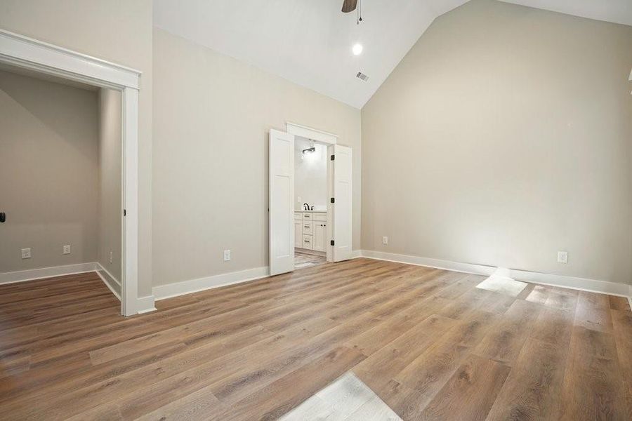 Spacious, unfurnished interior of a new home in , Talking Rock (Image 29).