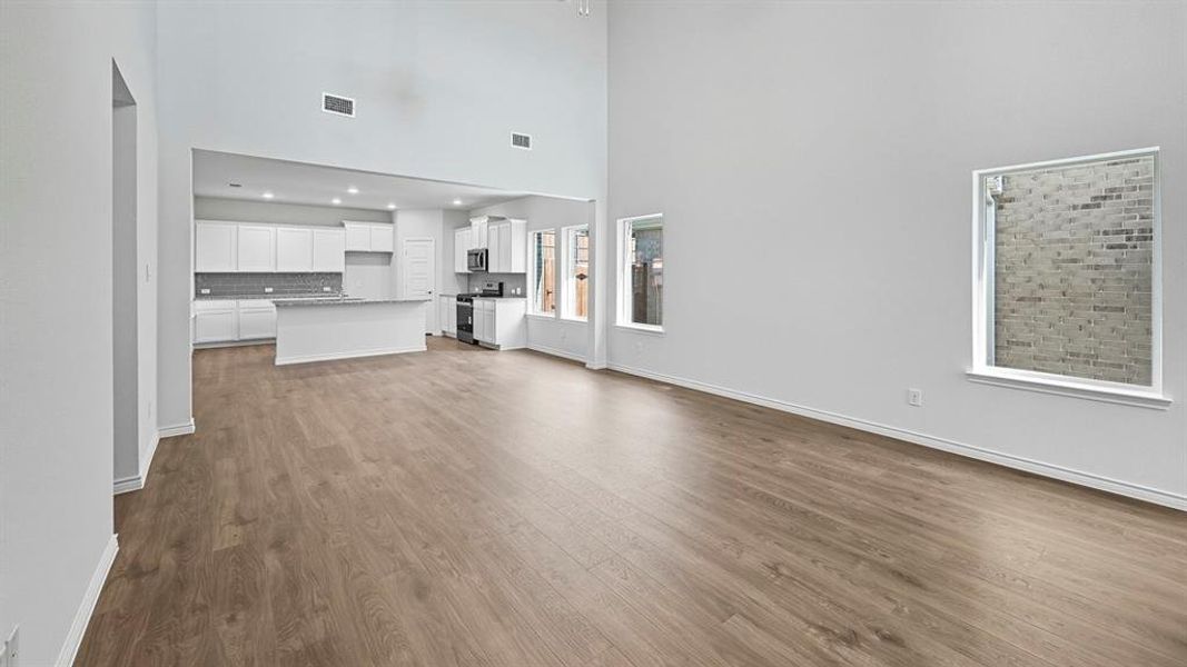 Spacious, unfurnished interior of a new home in Silverado, Aubrey (Image 19).