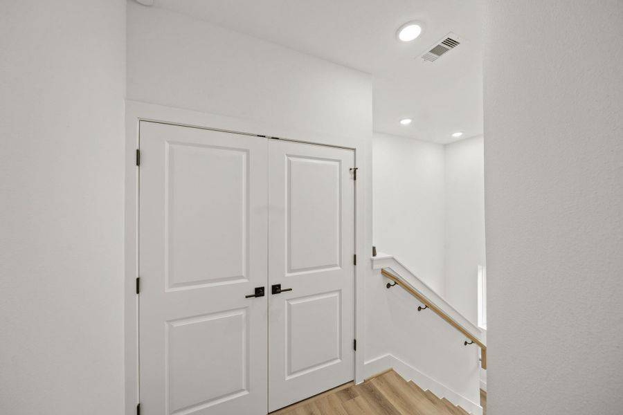 Spacious, unfurnished interior of a new home in , Houston (Image 25).