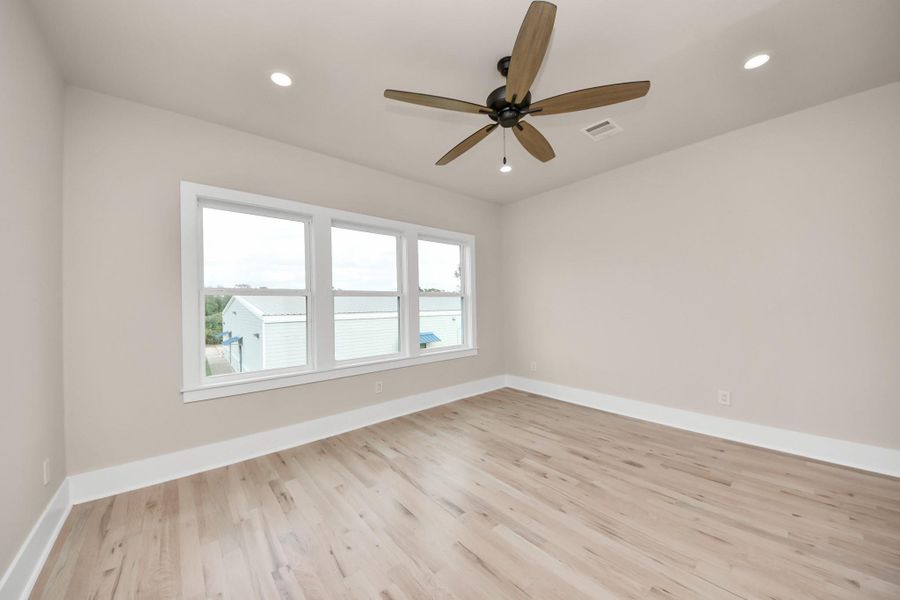 Spacious, unfurnished interior of a new home in , Houston (Image 38).