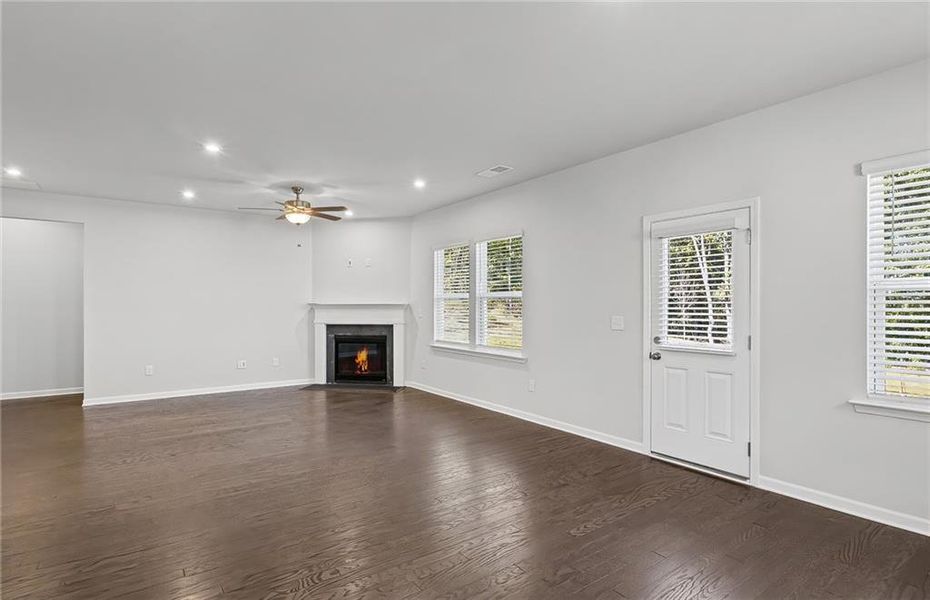 Spacious, unfurnished interior of a new home in Watermist at Mirror Lake, Villa Rica (Image 30).