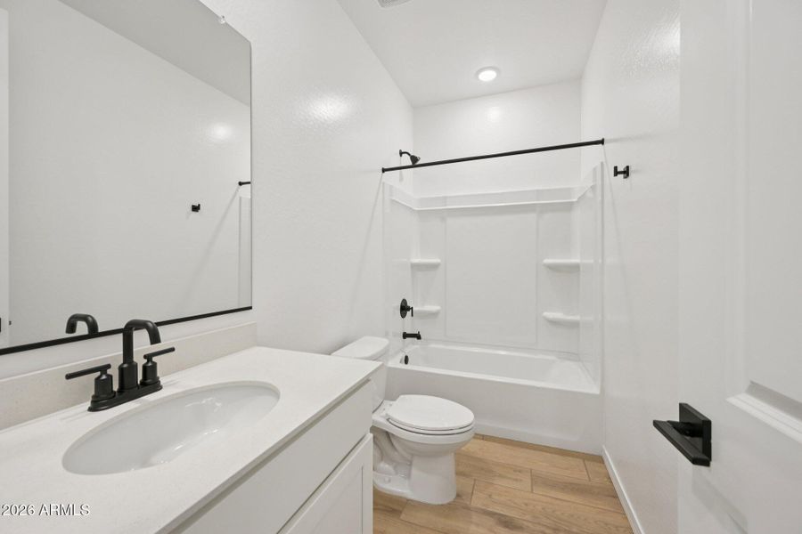 27-web-or-mls-77th Dr-S1403-027