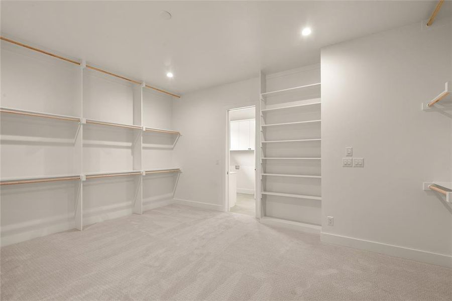 Spacious, unfurnished interior of a new home in , Dallas (Image 20).