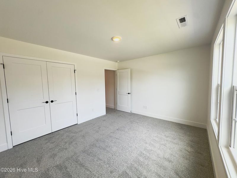 Spacious, unfurnished interior of a new home in Autumn Trail, Bolivia (Image 27).