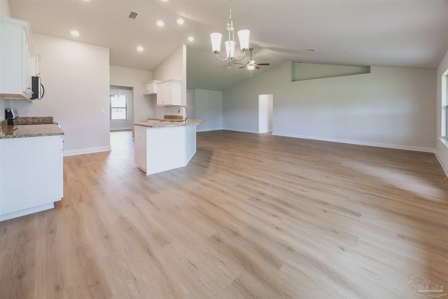 Spacious, unfurnished interior of a new home in Cedar Creek at Deerpoint Lake, Panama City (Image 15).