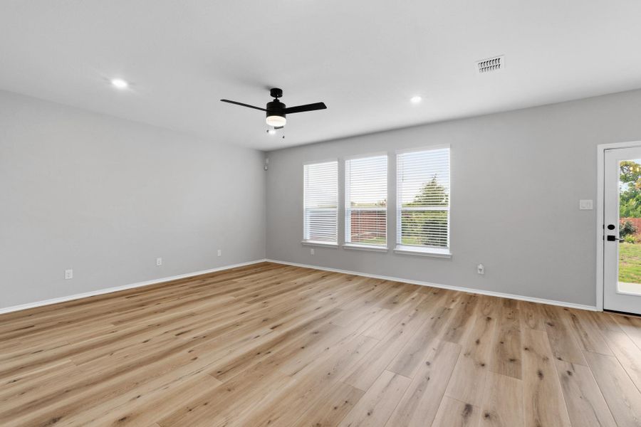 Spacious, unfurnished interior of a new home in River Bluff, Leander (Image 17). Spacious, unfurnished interior of a new home in River Bluff, Leander (Image 17).