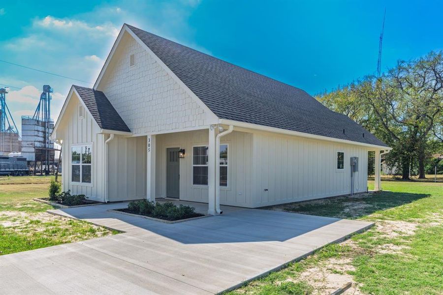 Image 32 of a home in . Image 32 of a home in .