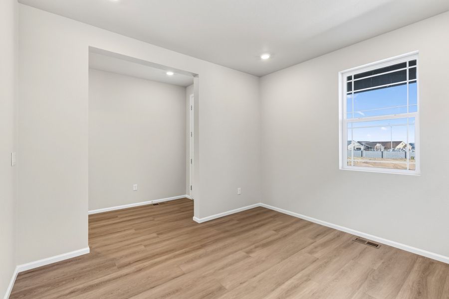 Spacious, unfurnished interior of a new home in Talon Pointe, Thornton (Image 13).