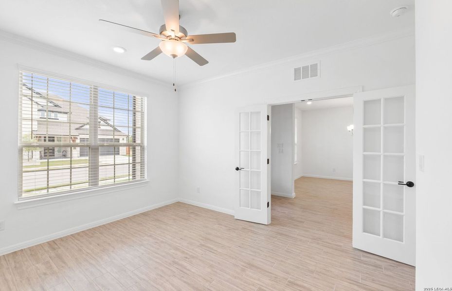 Spacious, unfurnished interior of a new home in Davis Ranch, San Antonio (Image 24).