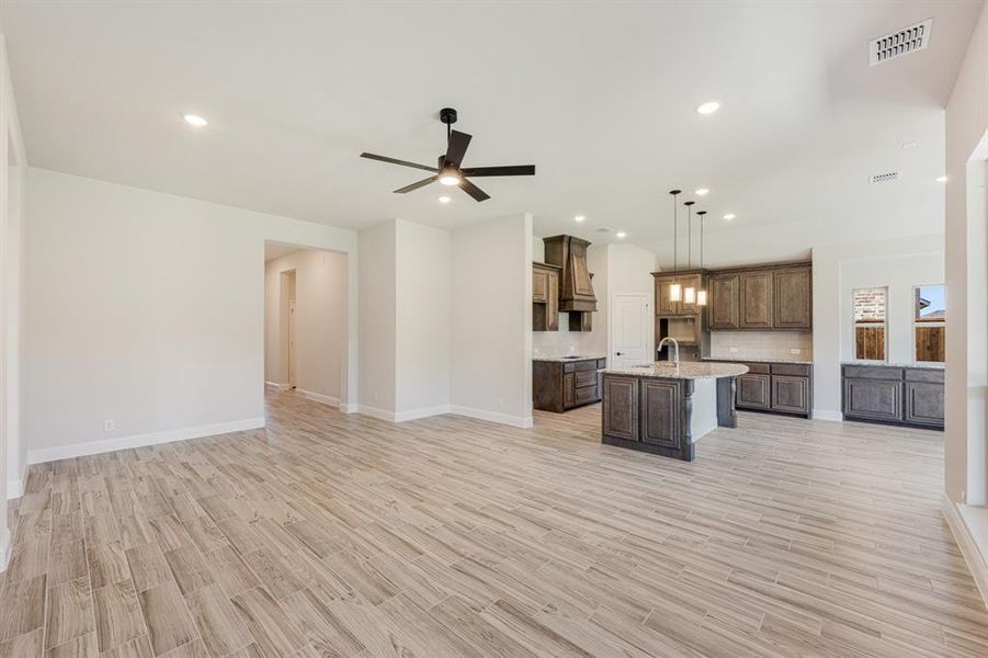 Spacious, unfurnished interior of a new home in Silo Mills Classic 60, Joshua (Image 18). Spacious, unfurnished interior of a new home in Silo Mills Classic 60, Joshua (Image 18).