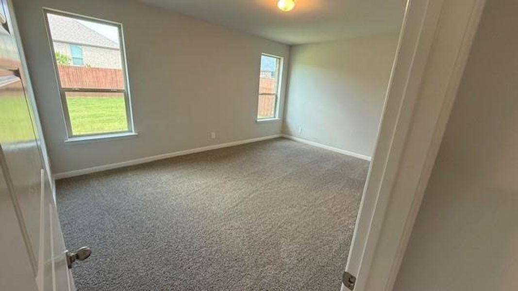 Spacious, unfurnished interior of a new home in Saratoga, Granbury (Image 17).