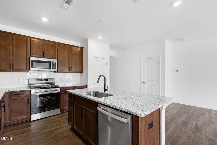 hj-nc-raleigh-magnolia-sage-lot-65-kitch