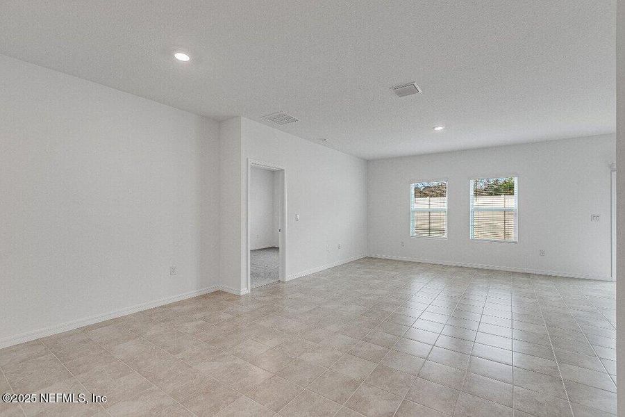 Spacious, unfurnished interior of a new home in Coopers Meadow, Jacksonville (Image 25).