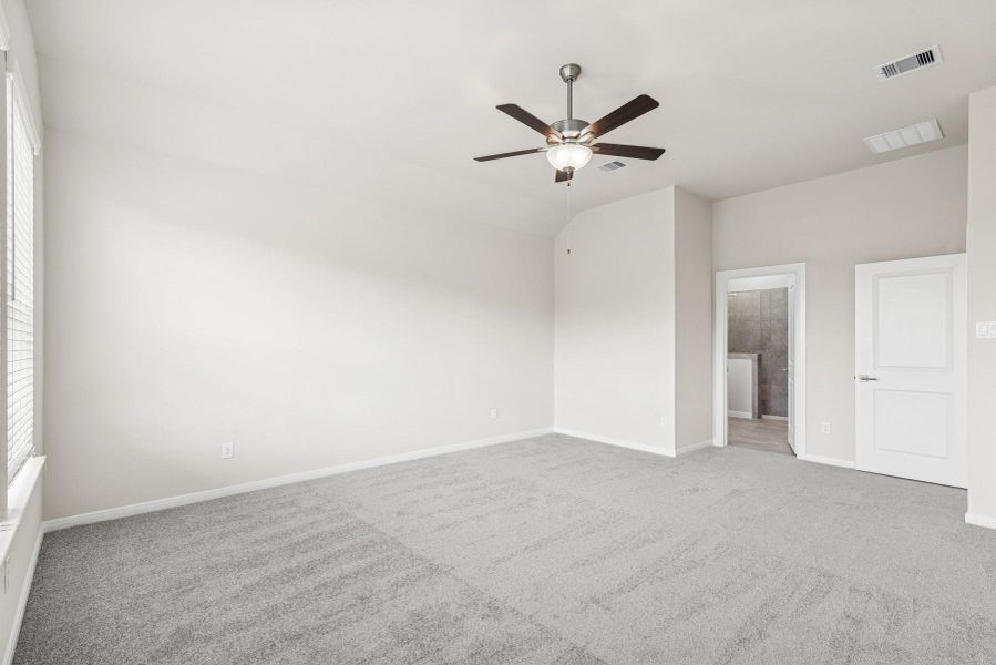 Spacious, unfurnished interior of a new home in Jordan Ranch 45' Homesites, Fulshear (Image 10). Spacious, unfurnished interior of a new home in Jordan Ranch 45' Homesites, Fulshear (Image 10).