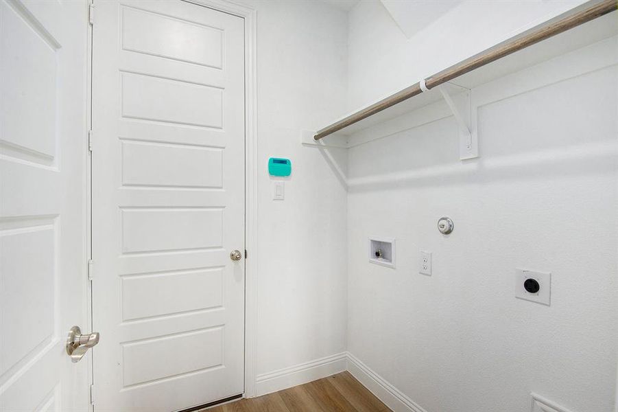 Spacious, unfurnished interior of a new home in , Sanger (Image 26).