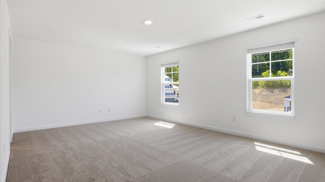 Spacious, unfurnished interior of a new home in Oak Hill, Vonore (Image 26).