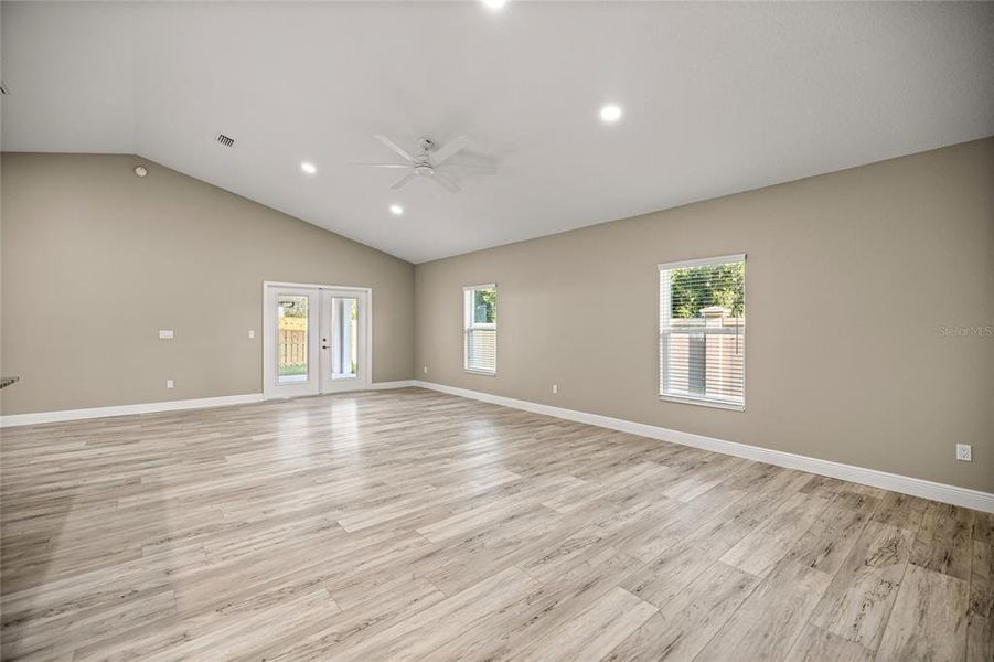 Spacious, unfurnished interior of a new home in , Ocala (Image 19).