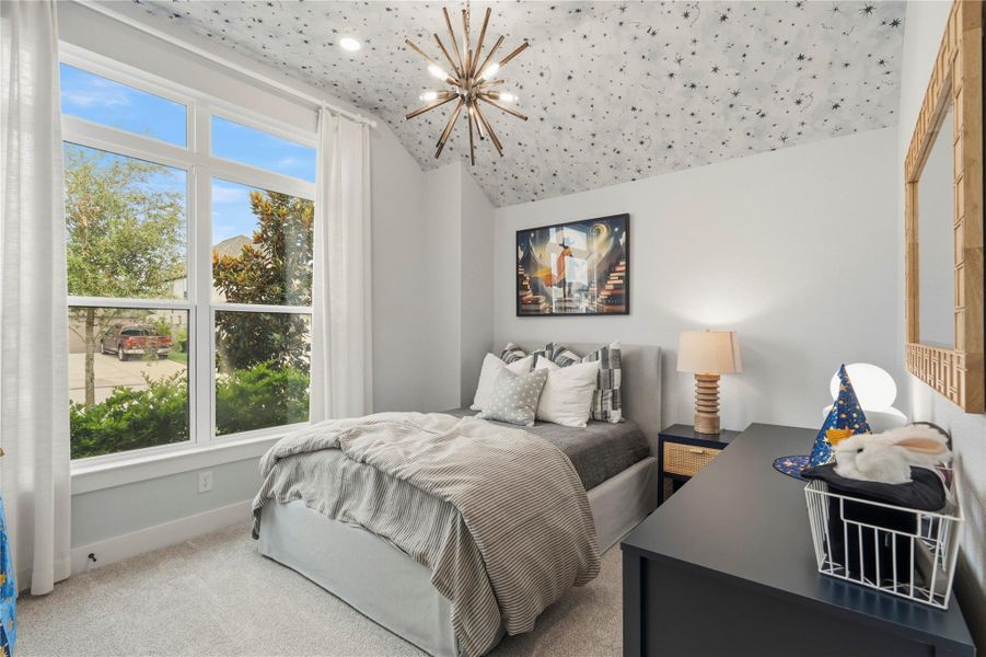 Spacious secondary room wwith high ceilings and natural lighting Spacious secondary room wwith high ceilings and natural lighting