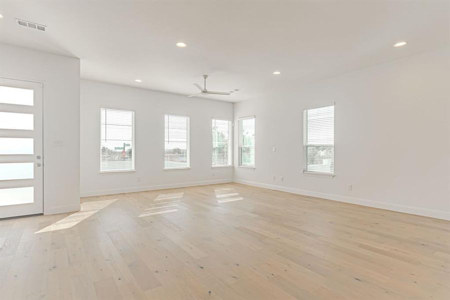 Spacious, unfurnished interior of a new home in , Aledo (Image 25).